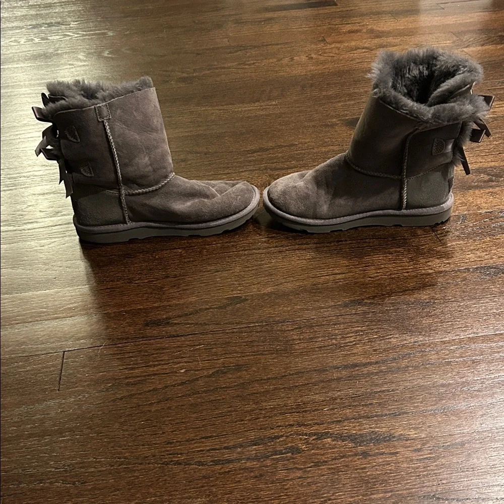 UGG Kids Gray Fur-Lined Winter Boots With Bows Size 3